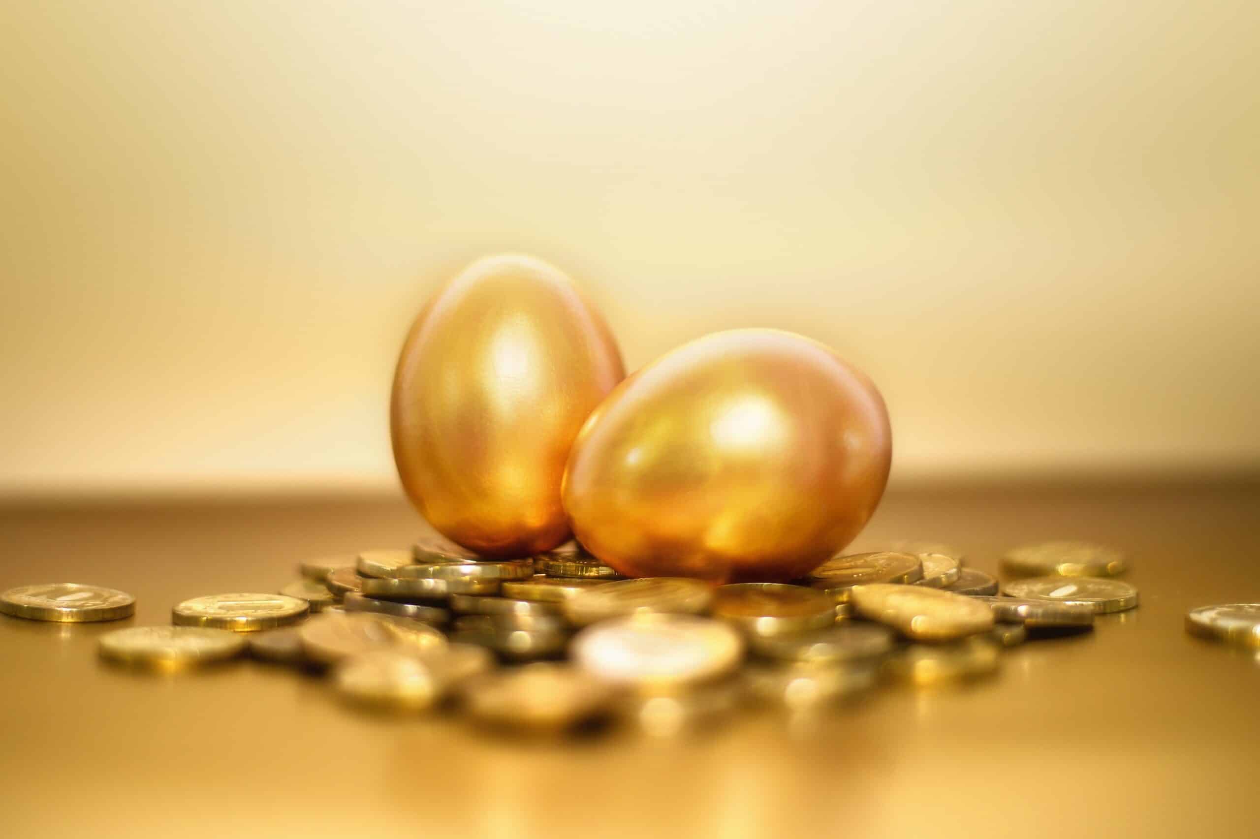 image of golden eggs in a nest, symbolic of a financial nest egg. Related to our topic of separation, divorce and superannuation splitting in financial settlements.